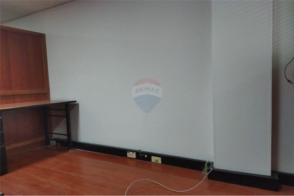 Office for Sale in SANTA BARBARA Distrito Capital 110111